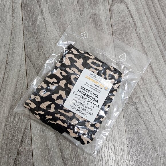 Fiore Leopard Print Reusable Microfiber Face Mask - Picture 2 of 5